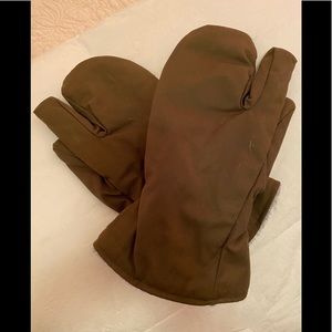 Shooting mittens with trigger finger L nwot